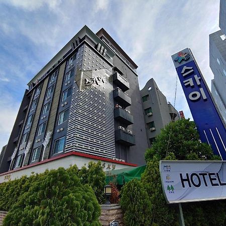 Sky Hotel Changwon Εξωτερικό φωτογραφία