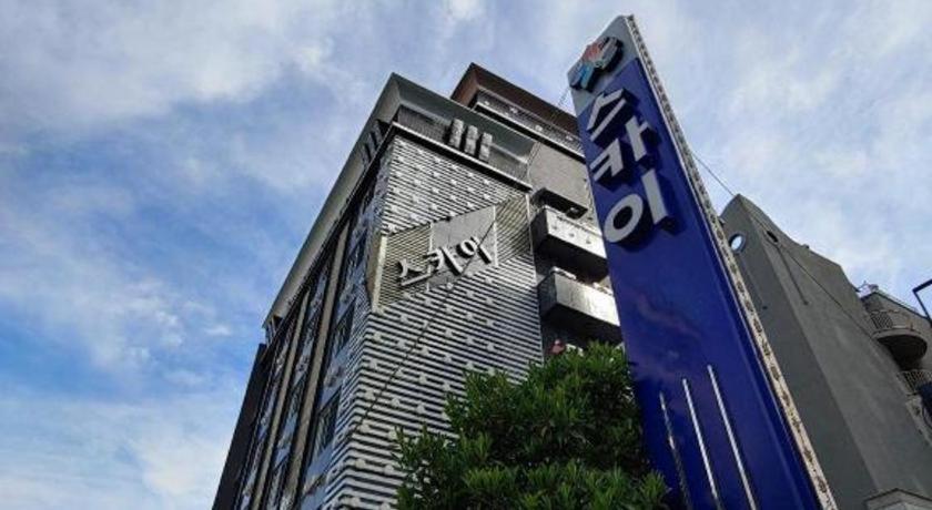Sky Hotel Changwon Εξωτερικό φωτογραφία