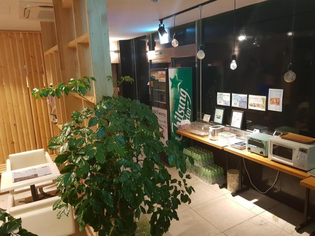 Sky Hotel Changwon Εξωτερικό φωτογραφία