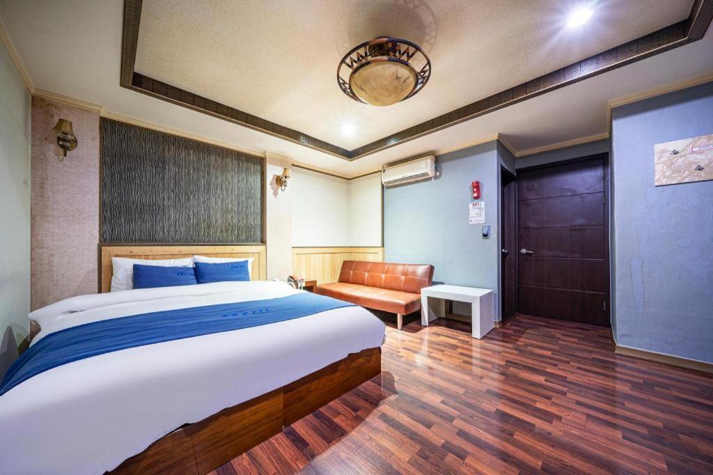 Sky Hotel Changwon Εξωτερικό φωτογραφία