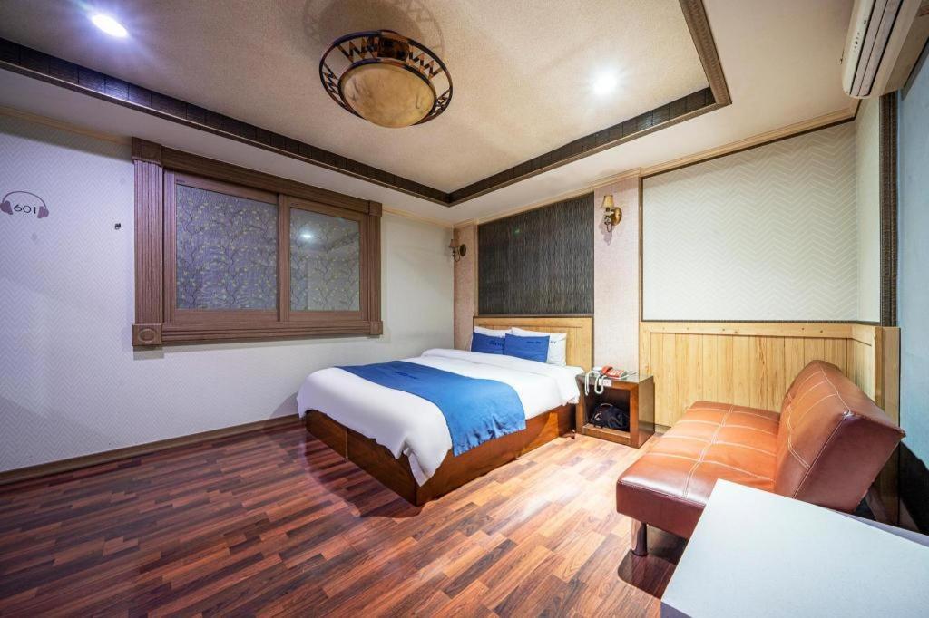 Sky Hotel Changwon Εξωτερικό φωτογραφία