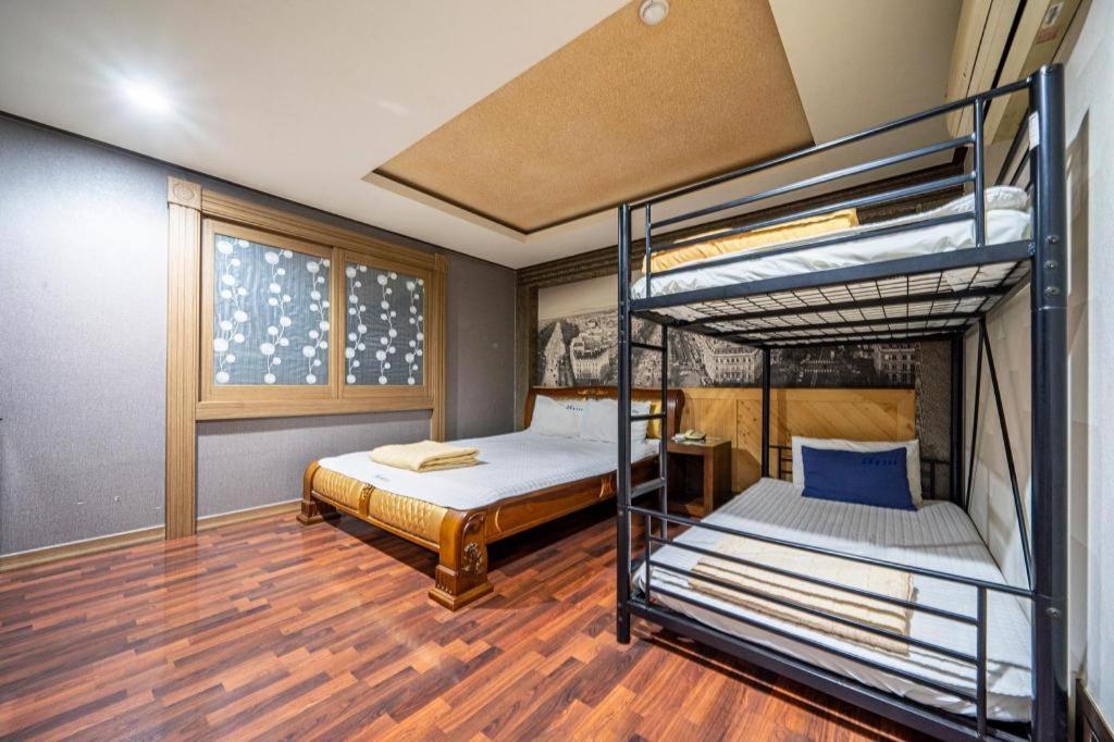 Sky Hotel Changwon Εξωτερικό φωτογραφία
