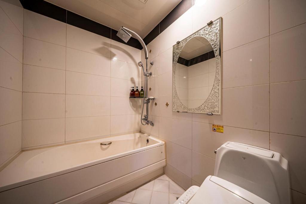 Sky Hotel Changwon Εξωτερικό φωτογραφία