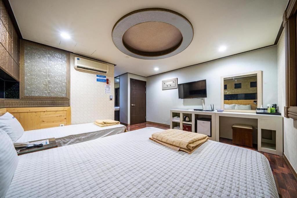 Sky Hotel Changwon Εξωτερικό φωτογραφία