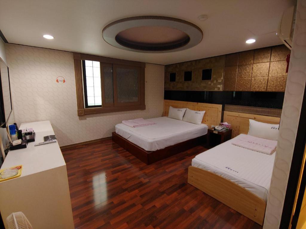 Sky Hotel Changwon Εξωτερικό φωτογραφία