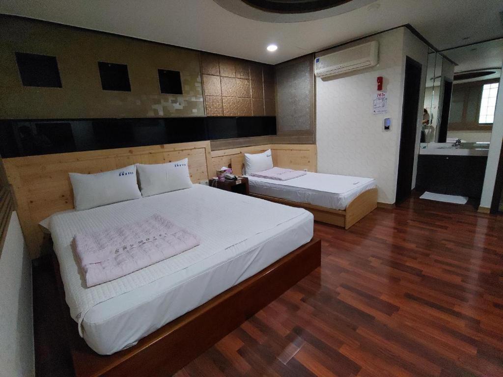 Sky Hotel Changwon Εξωτερικό φωτογραφία