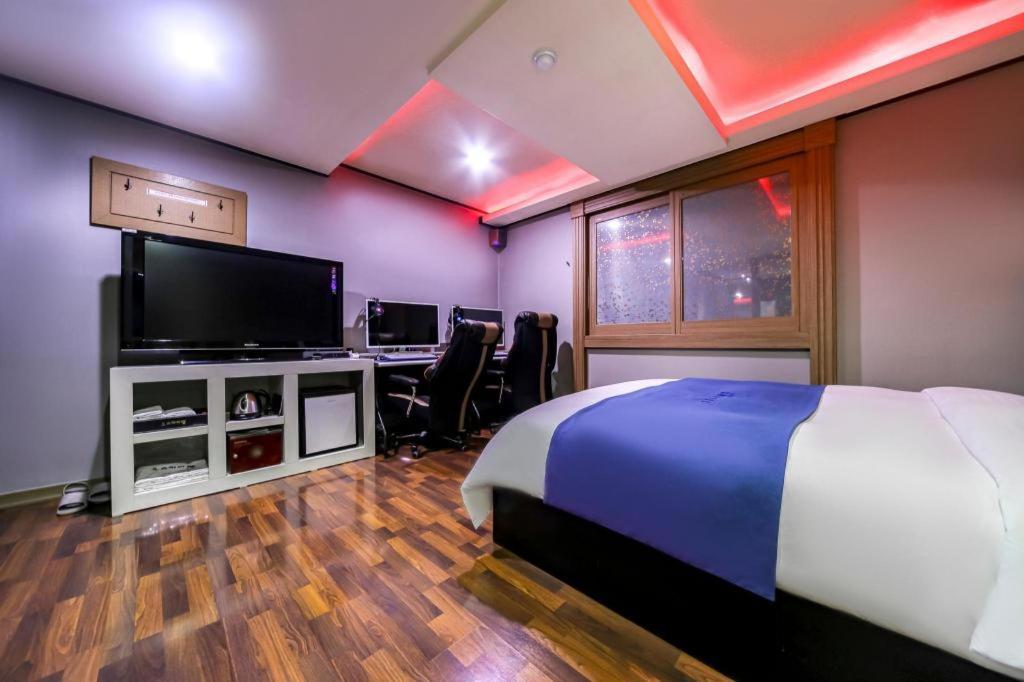 Sky Hotel Changwon Εξωτερικό φωτογραφία