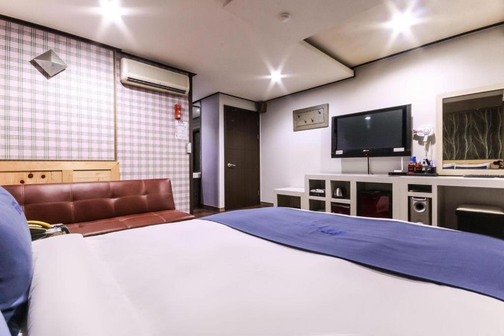 Sky Hotel Changwon Εξωτερικό φωτογραφία