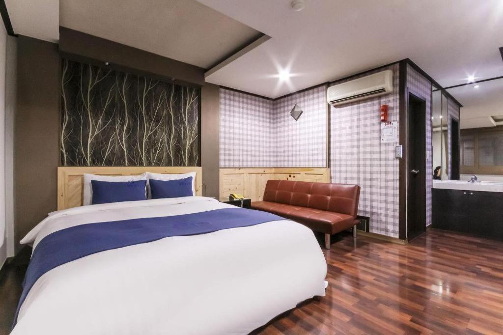 Sky Hotel Changwon Εξωτερικό φωτογραφία