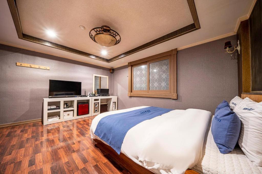 Sky Hotel Changwon Εξωτερικό φωτογραφία