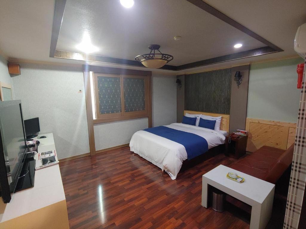 Sky Hotel Changwon Εξωτερικό φωτογραφία