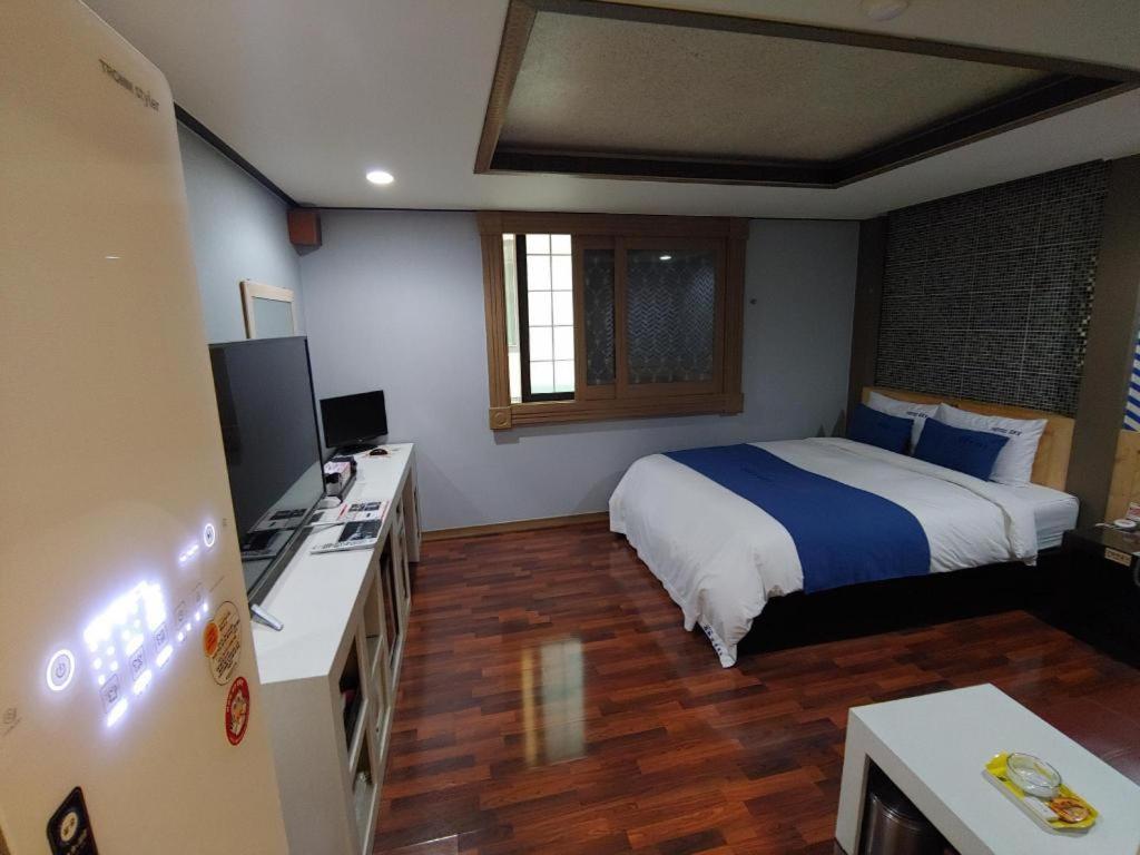 Sky Hotel Changwon Εξωτερικό φωτογραφία