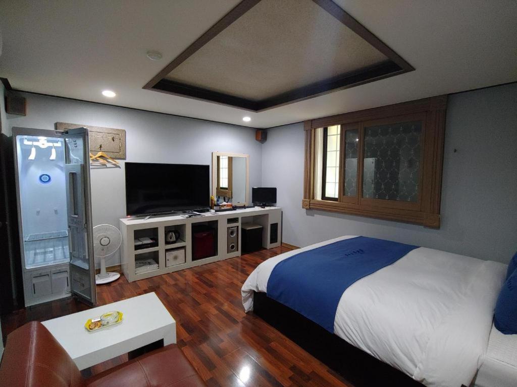 Sky Hotel Changwon Εξωτερικό φωτογραφία