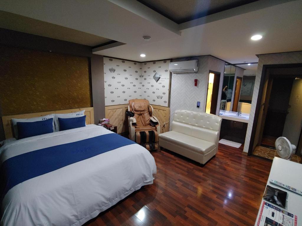 Sky Hotel Changwon Εξωτερικό φωτογραφία