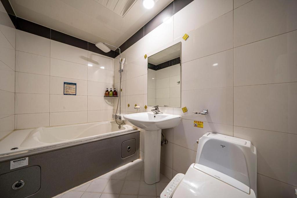 Sky Hotel Changwon Εξωτερικό φωτογραφία