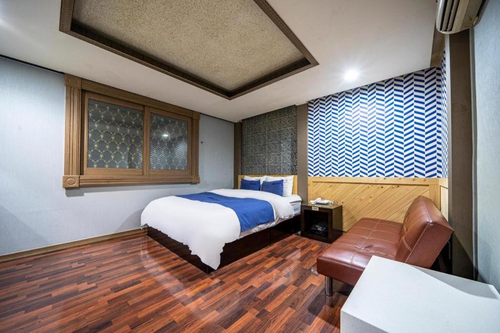 Sky Hotel Changwon Εξωτερικό φωτογραφία