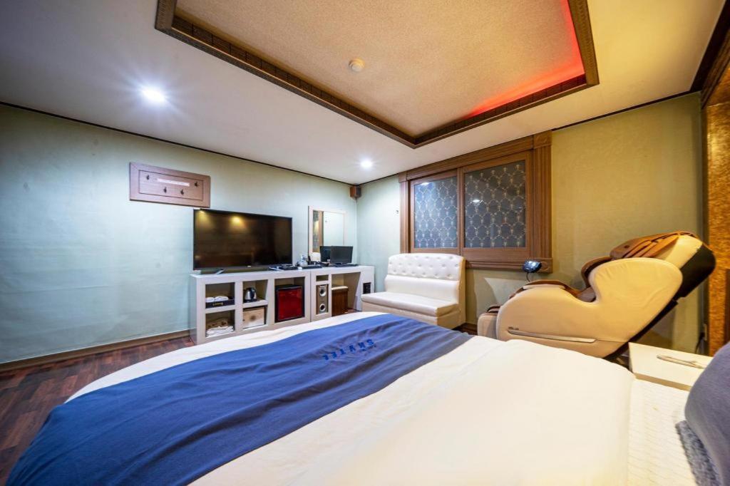 Sky Hotel Changwon Εξωτερικό φωτογραφία