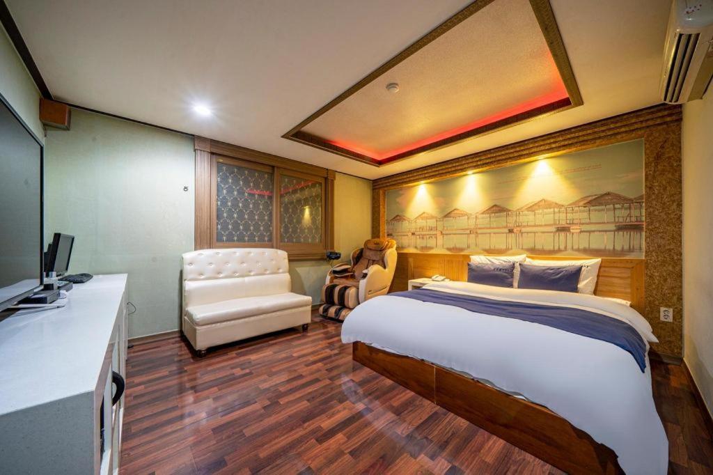 Sky Hotel Changwon Εξωτερικό φωτογραφία