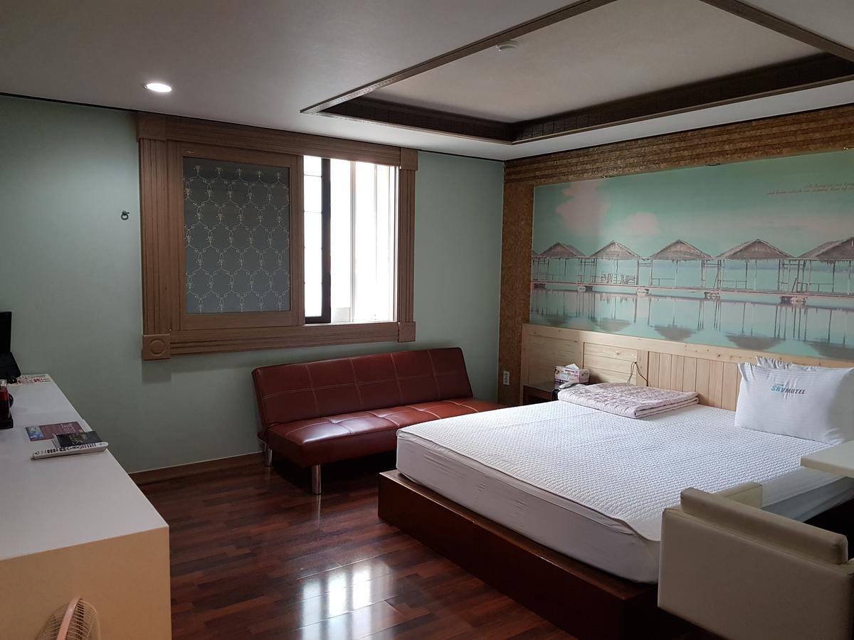 Sky Hotel Changwon Εξωτερικό φωτογραφία