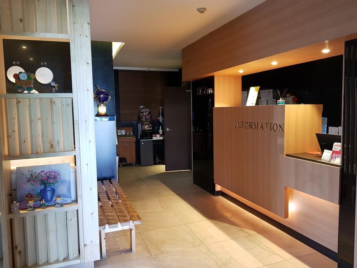 Sky Hotel Changwon Εξωτερικό φωτογραφία